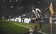 开云体育直播-莱万攻防两端统治，阿根廷淘汰冰岛，一场战术与意志的终极对话