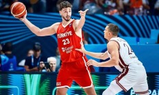 开云体育官网-塞尔维亚男篮完胜魔术，特雷杨送出助攻