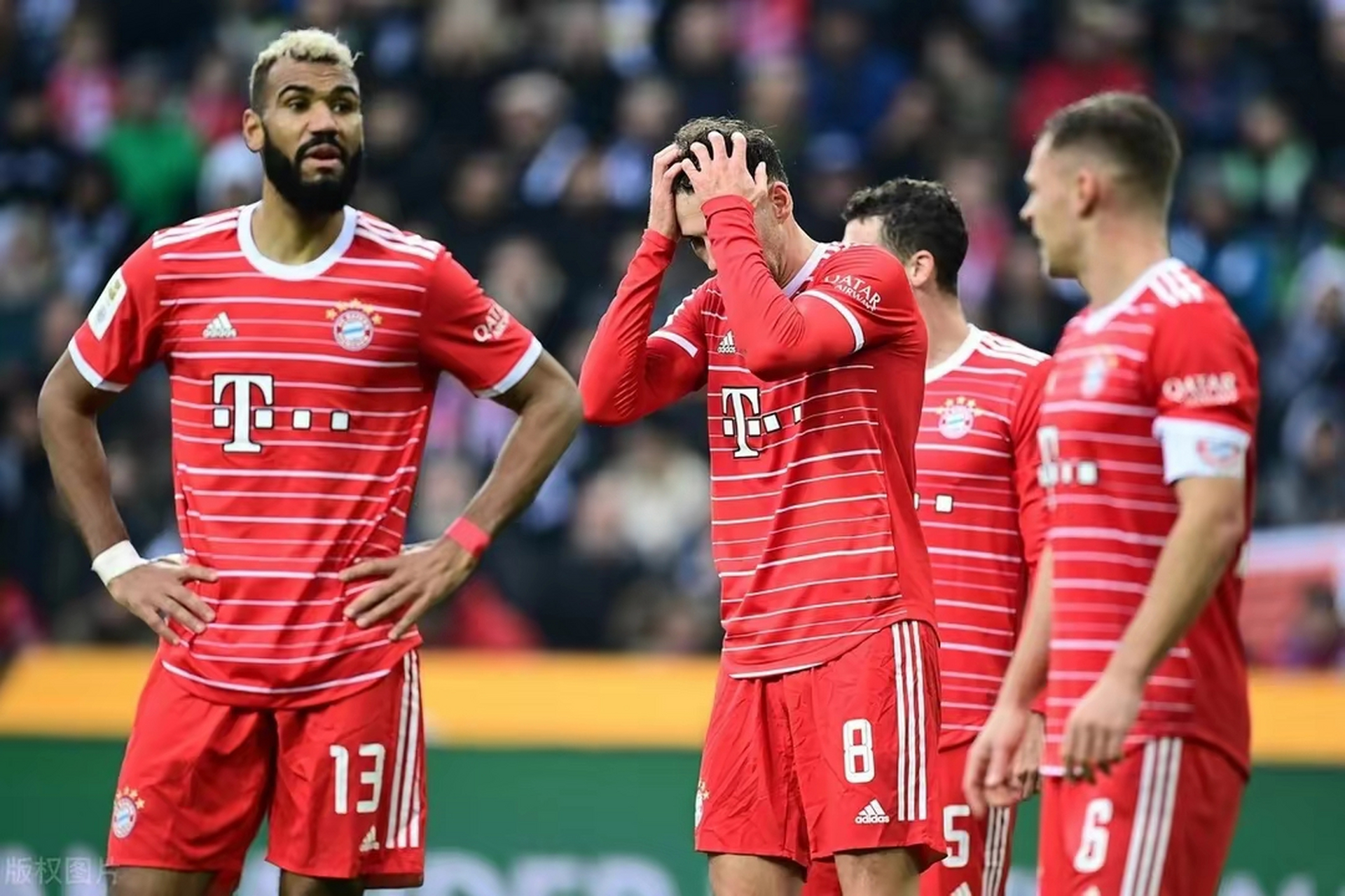 包含弗赖堡不敌门兴格拉德巴赫，遭遇两连败的词条