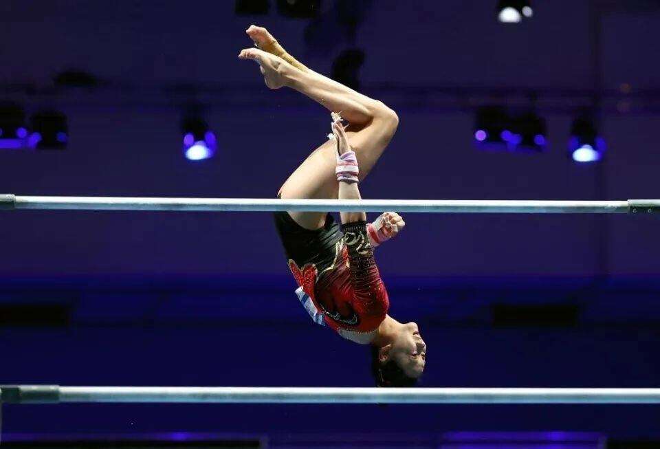 包含体操选手各项技术表现出色夺取金牌的词条