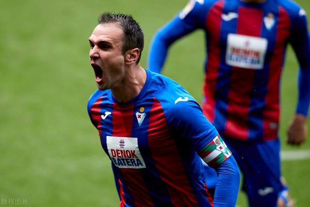 奥萨苏纳主场逆转埃瓦尔，取得关键胜利的简单介绍