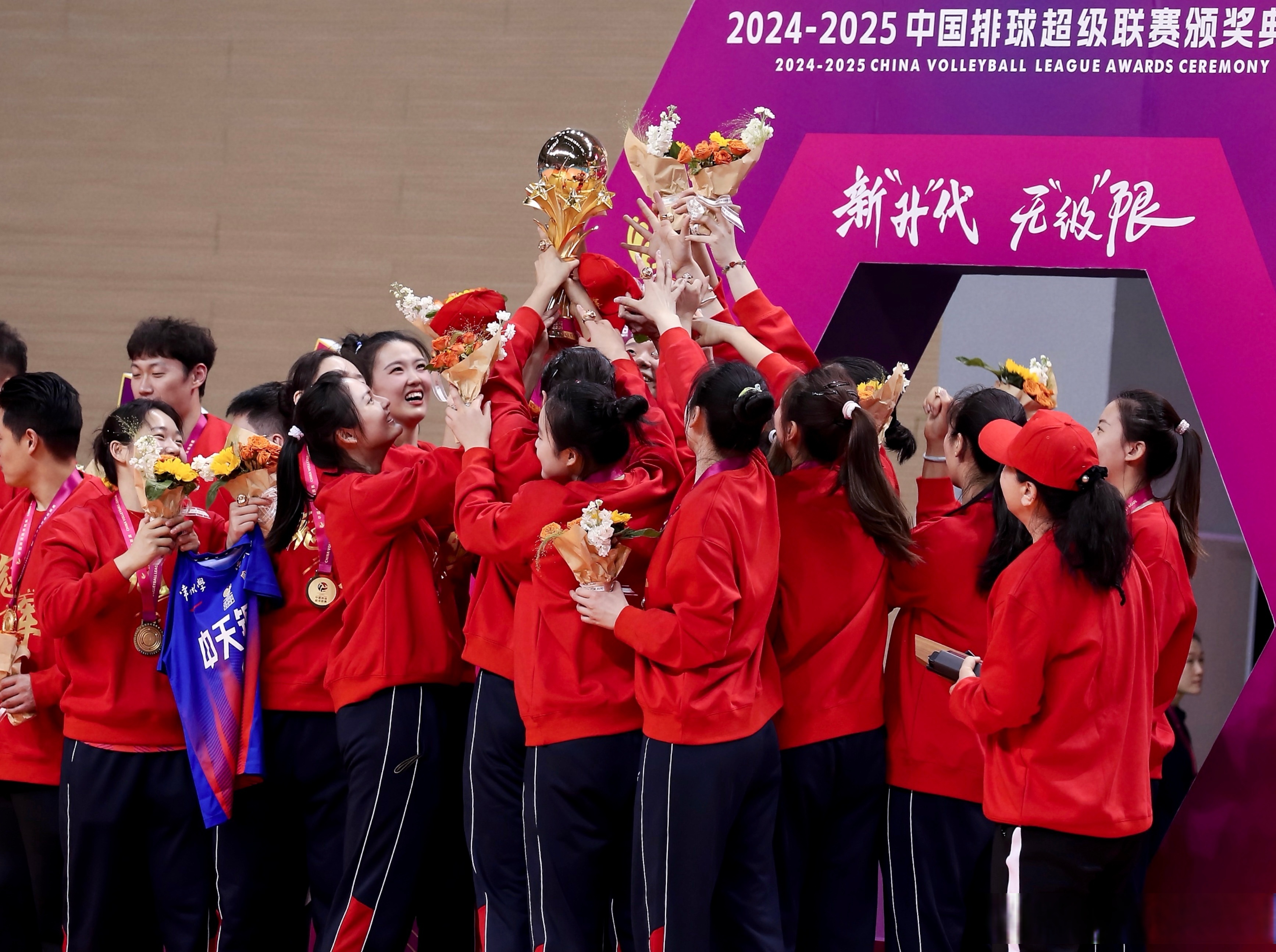 关于上海主场喜获胜利，全队表现抢眼的信息