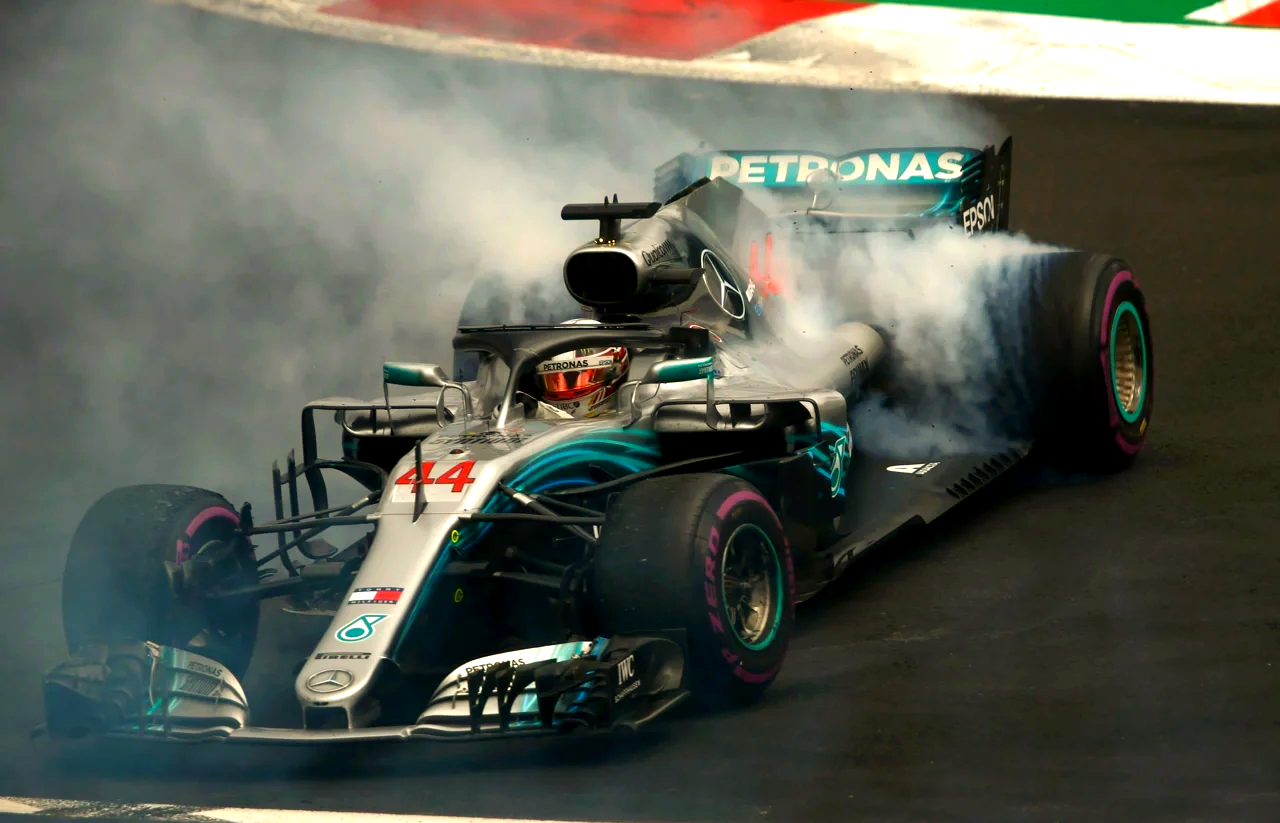 关于梅赛德斯碾压哈斯车队，汉密尔顿惊艳四座的信息