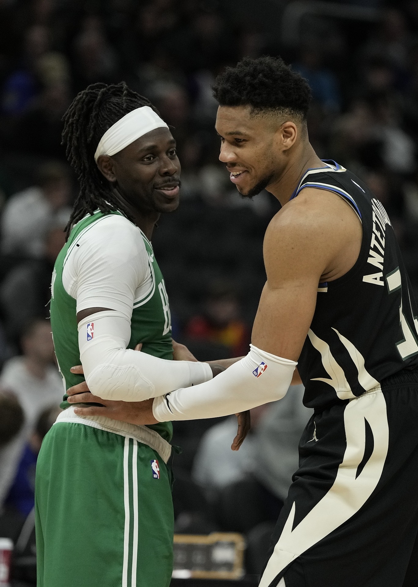 包含雄鹿B队力克黄蜂，米尔萨普关键制胜的词条