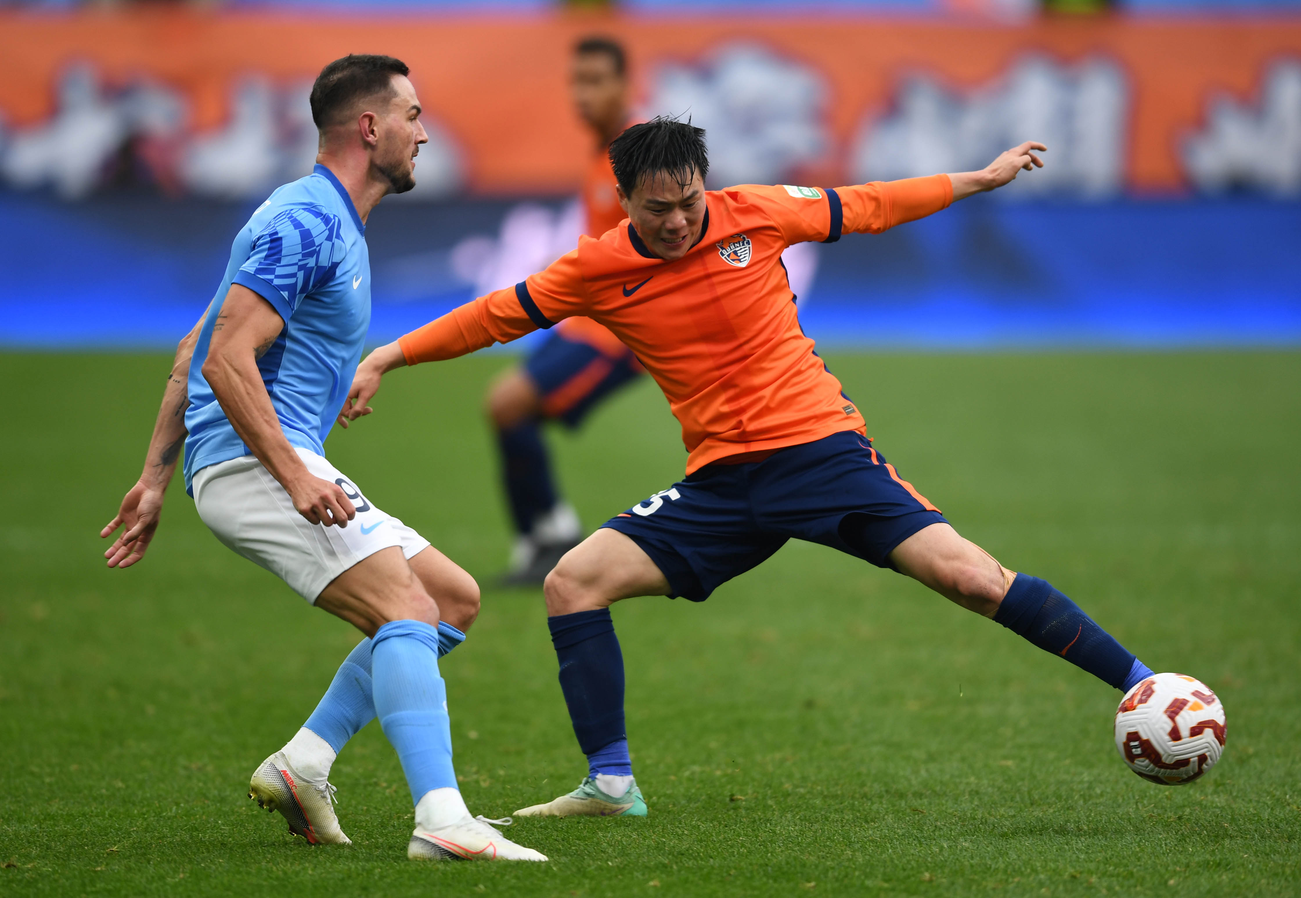 球员们为荣誉拼尽全力，明星球员表现抢眼的简单介绍