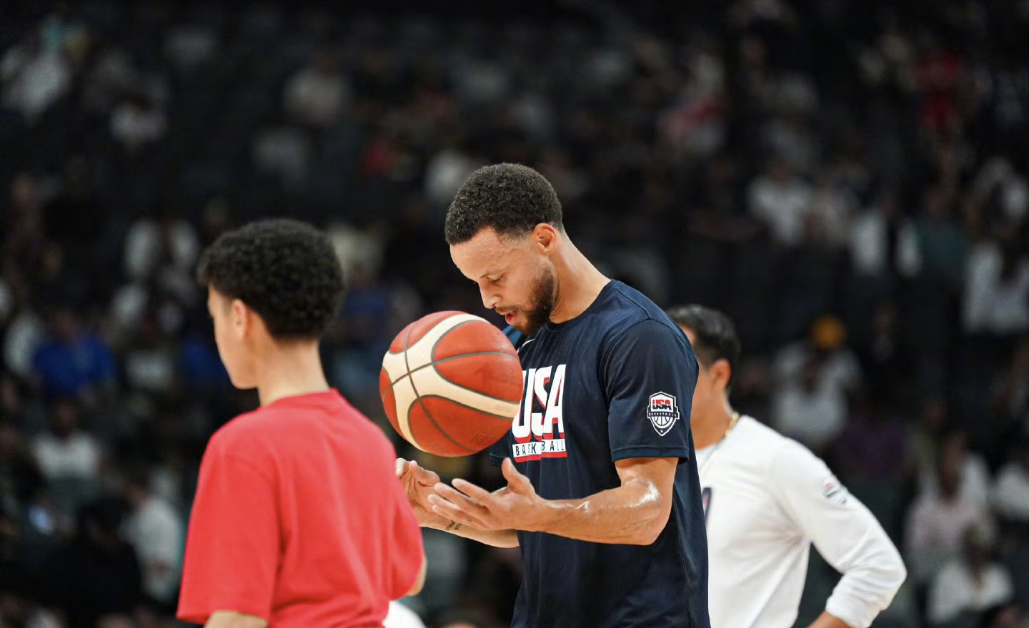 关于土耳其男篮鏖战意大利男篮，库里送出助攻的信息