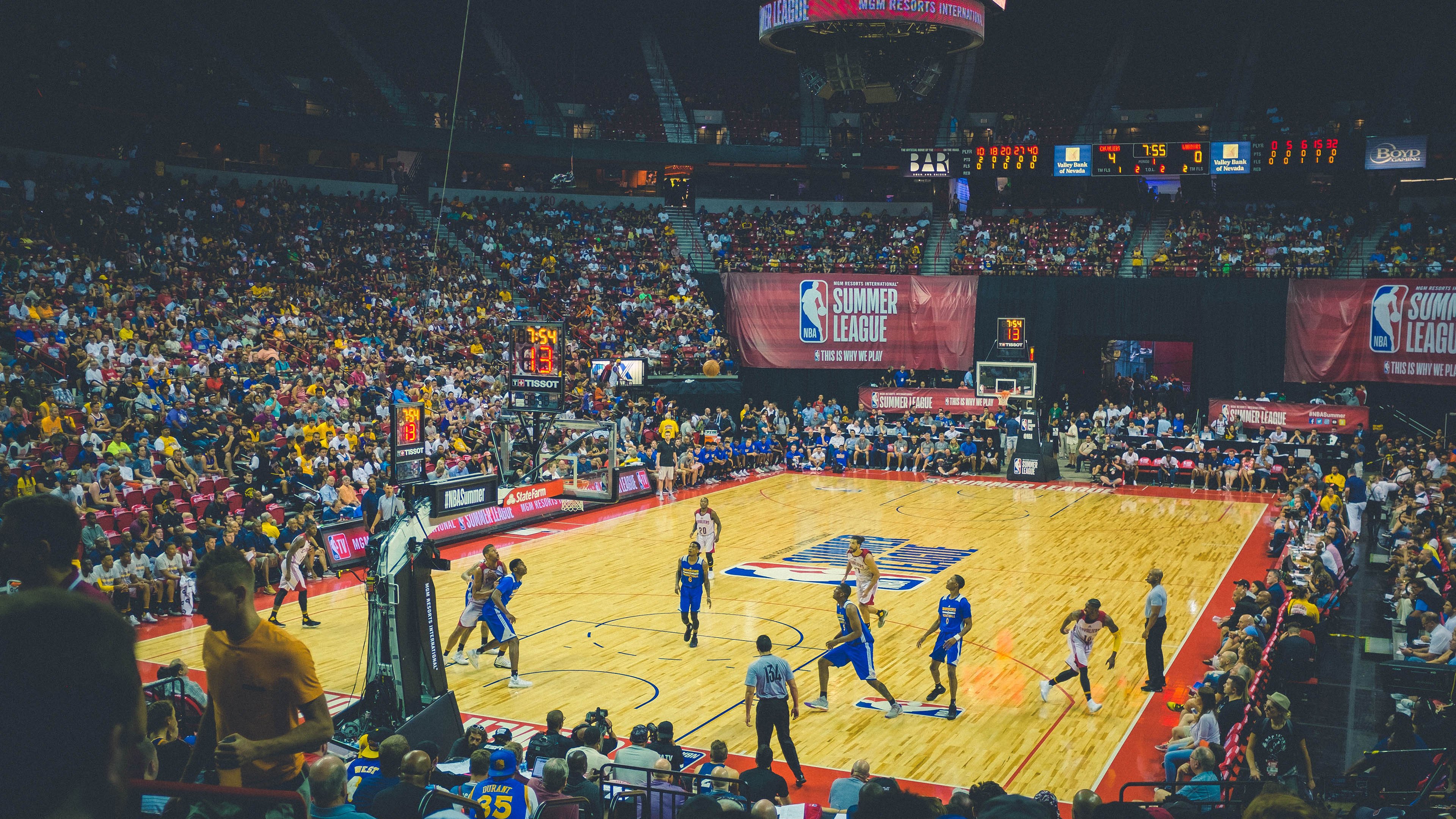 绿茵之外，当欧冠决赛夜遇上伊朗击溃塞内加尔